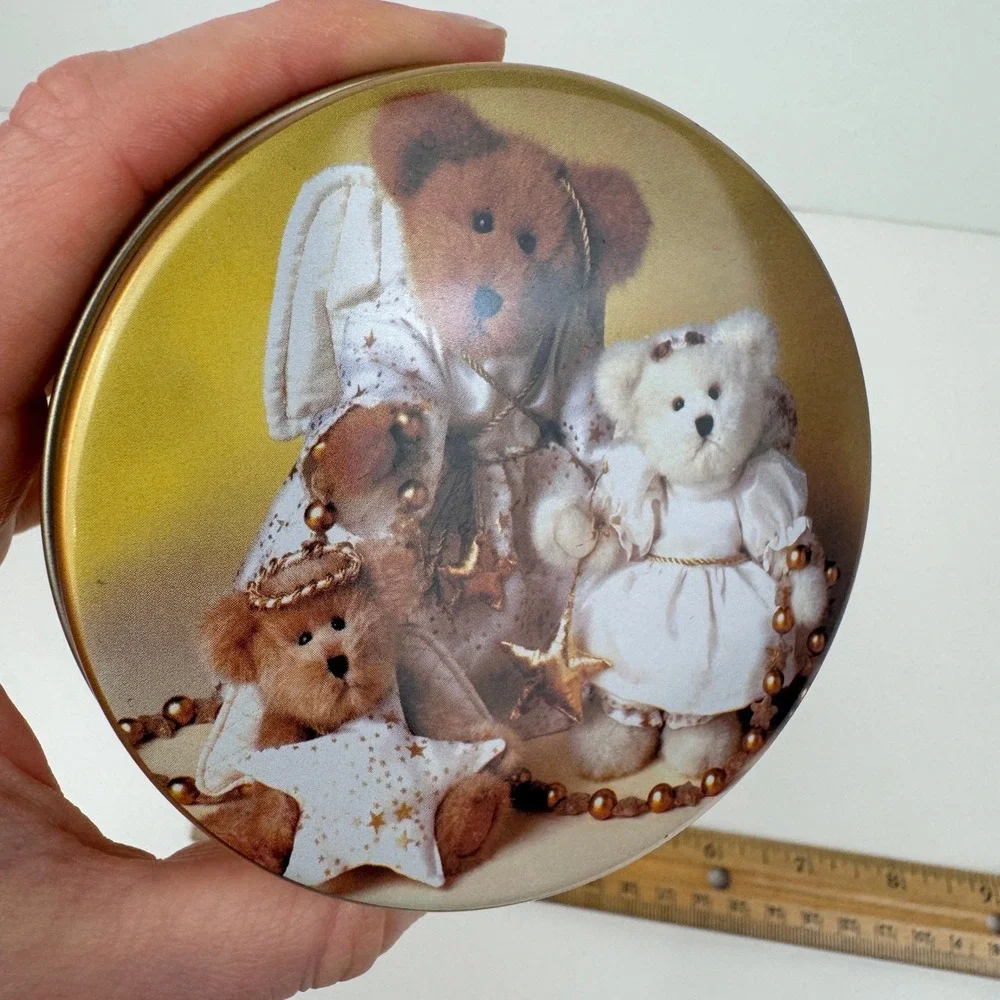 Vtg Boyds Bears Small Gold Round Tin w‎ Stars Christmas Peppermint Candles READ